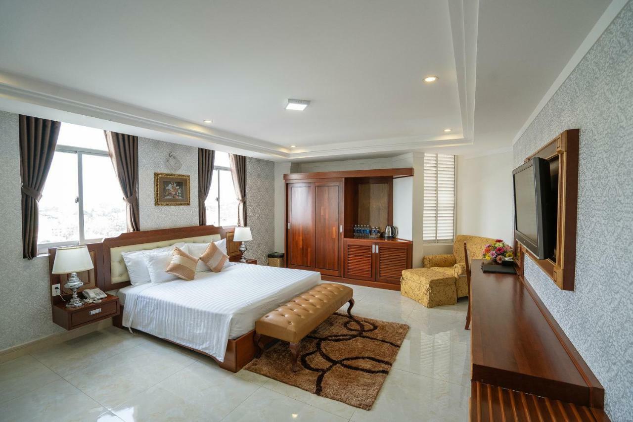 Duc Long Gia Lai Hotels & Apartment 波来古市 外观 照片